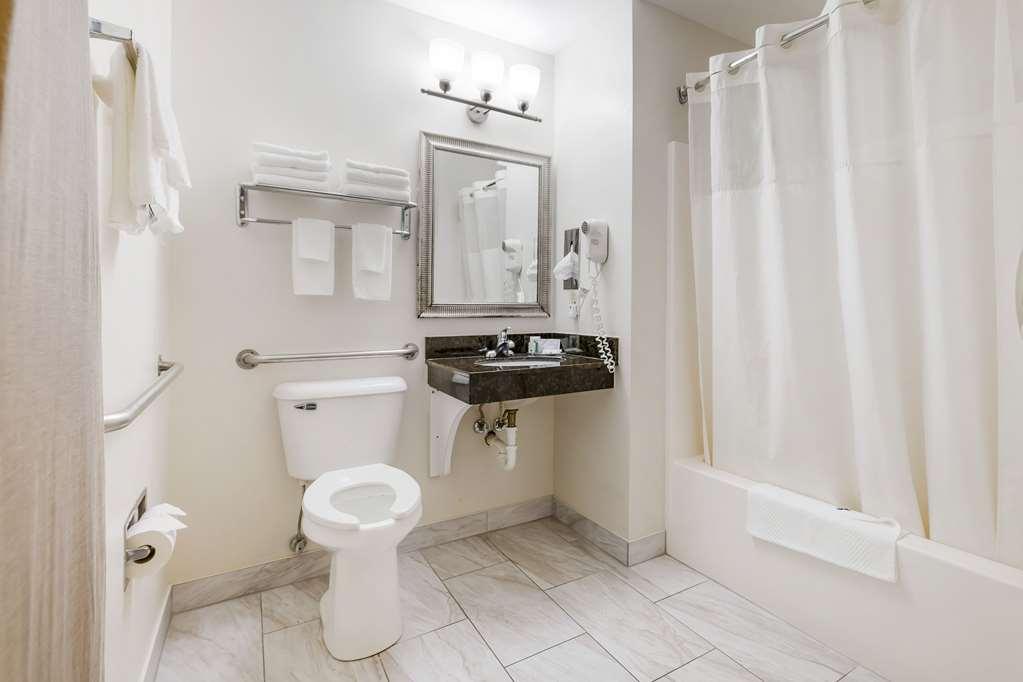 Quality & - Madison South Hotel 2*