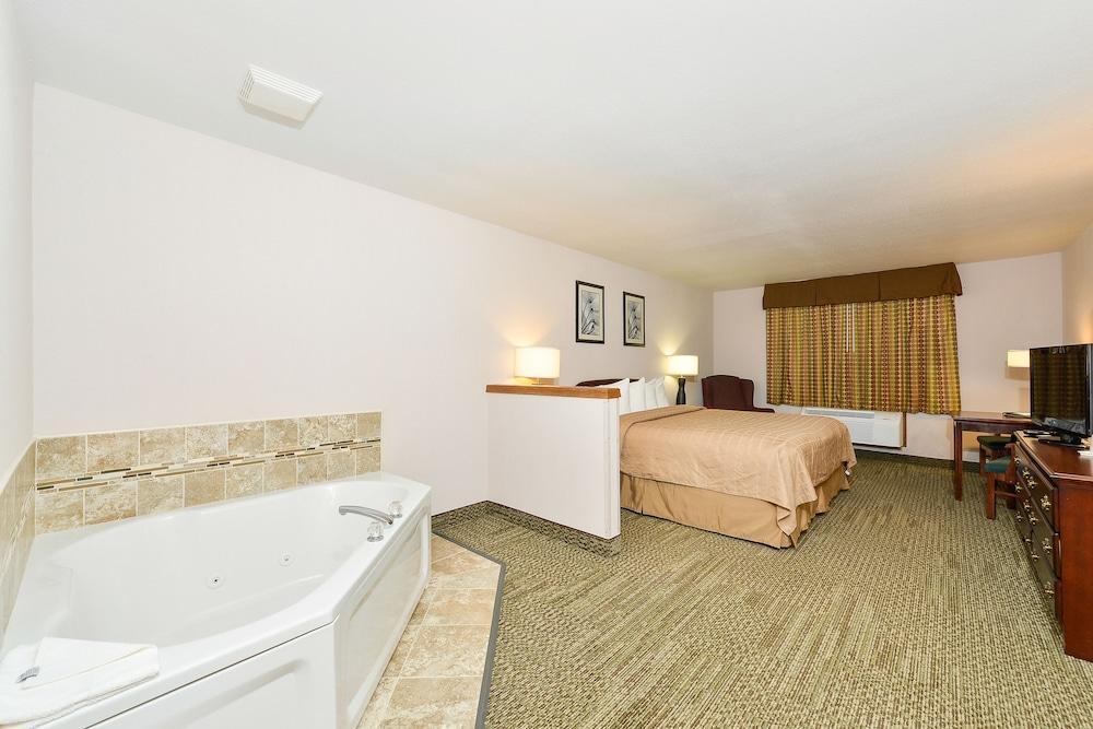 Quality & - Madison South Hotel