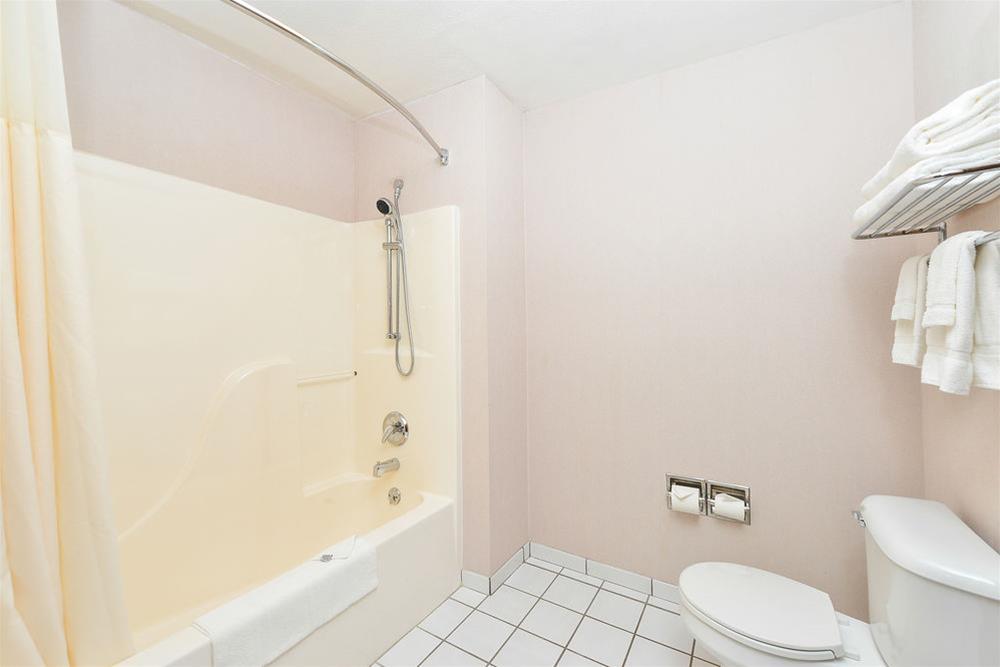Quality & - Madison South Hotel 2*