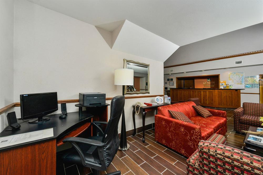 Quality & - Madison South Hotel