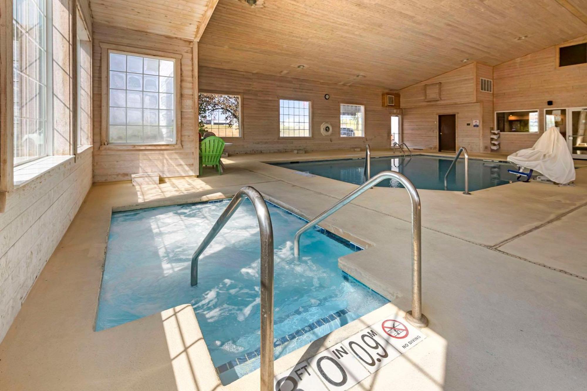 Hotel Quality & - Madison South Stoughton