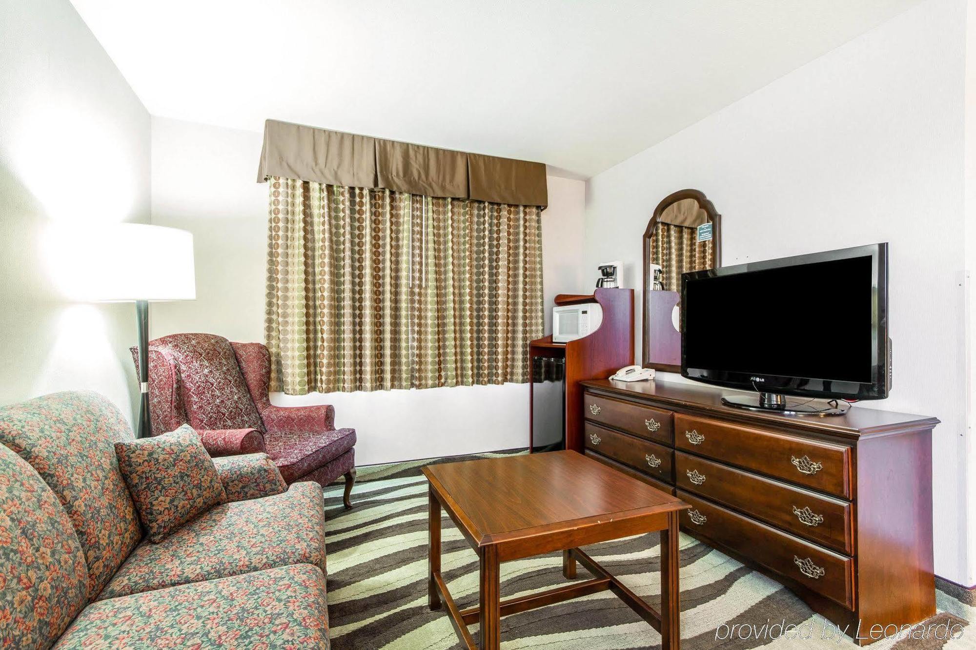 Quality & - Madison South Hotel Stoughton
