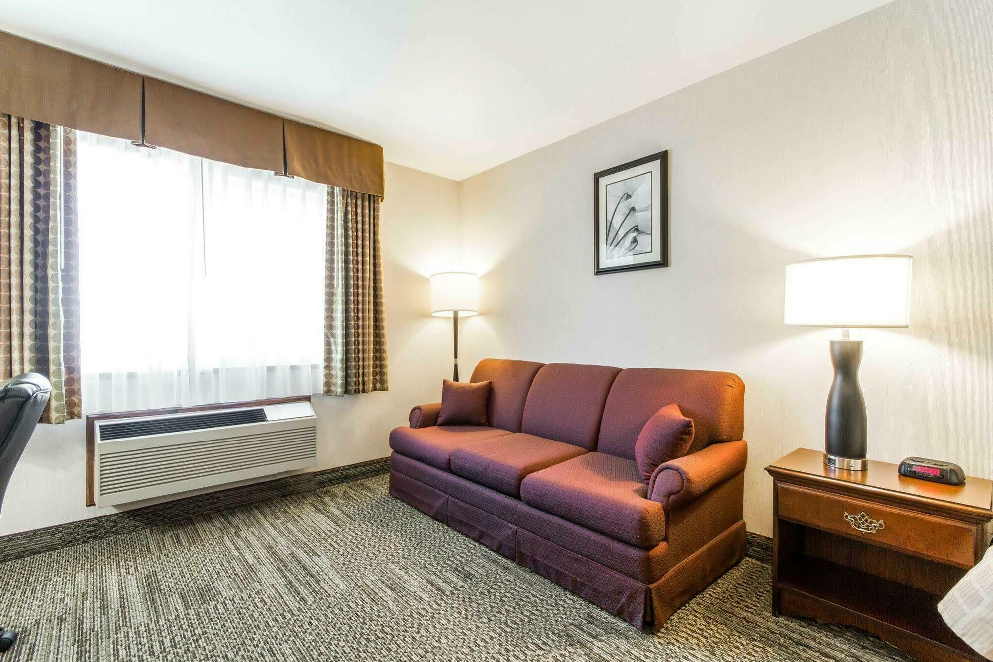 Hotel Quality & - Madison South Stoughton