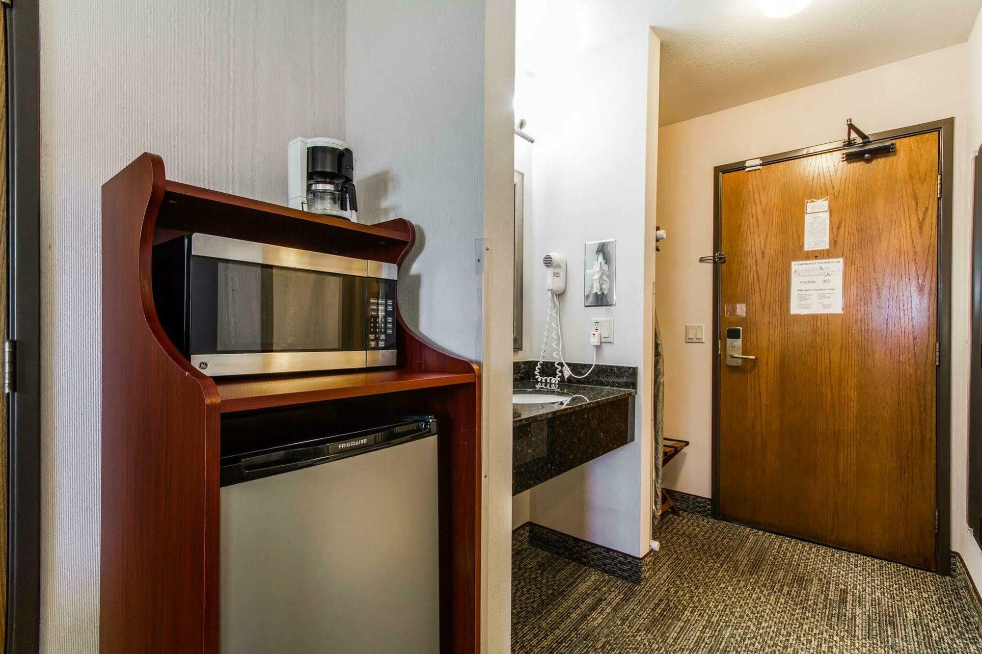 Quality & - Madison South Hotel 2*